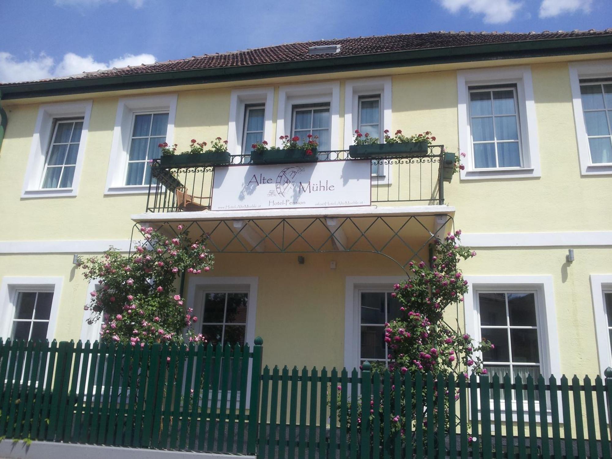 Hotel Pension Alte Muehle Klosterneuburg Buitenkant foto