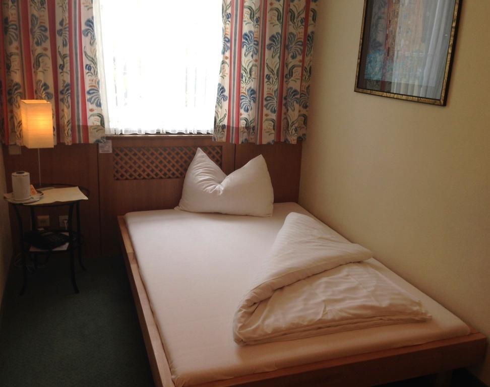 Hotel Pension Alte Muehle Klosterneuburg Kamer foto