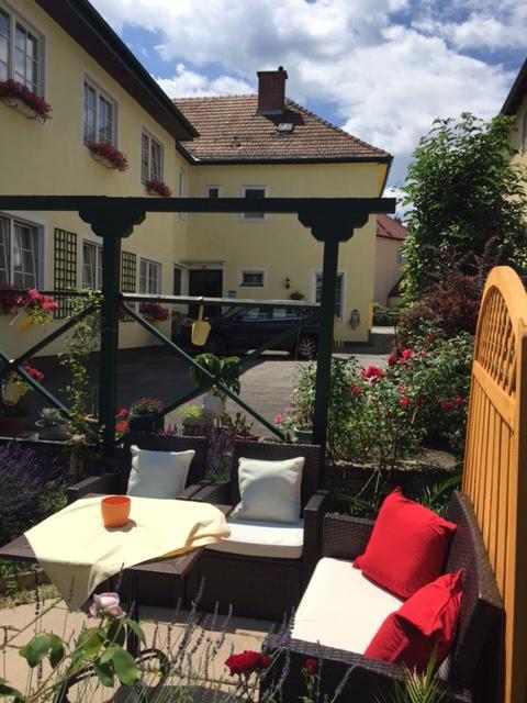 Hotel Pension Alte Muehle Klosterneuburg Buitenkant foto